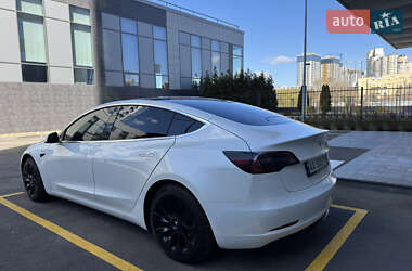 Седан Tesla Model 3 2020 в 