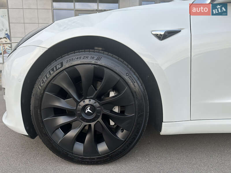 Седан Tesla Model 3 2020 в Києві