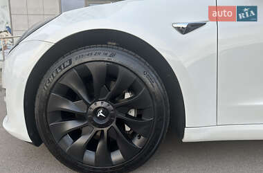Седан Tesla Model 3 2020 в 
