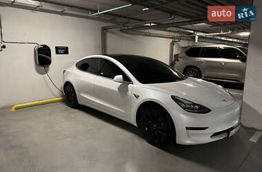 Седан Tesla Model 3 2020 в 
