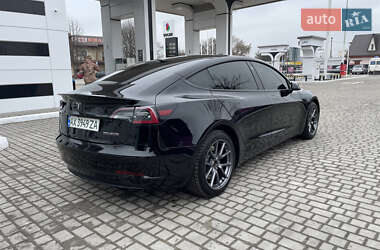 Седан Tesla Model 3 2021 в 