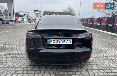 Седан Tesla Model 3 2021 в 