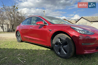 Седан Tesla Model 3 2019 в 