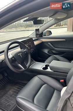 Седан Tesla Model 3 2023 в 
