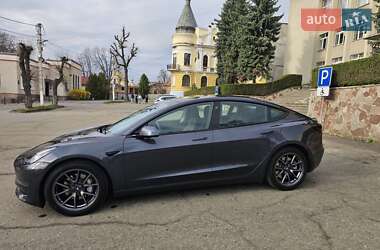 Седан Tesla Model 3 2021 в 