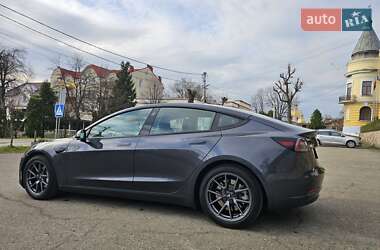 Седан Tesla Model 3 2021 в 