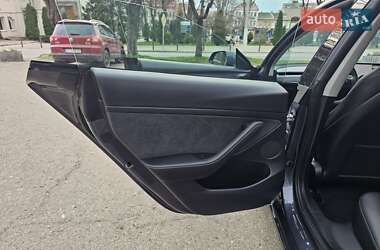 Седан Tesla Model 3 2021 в 