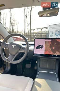 Седан Tesla Model 3 2021 в 