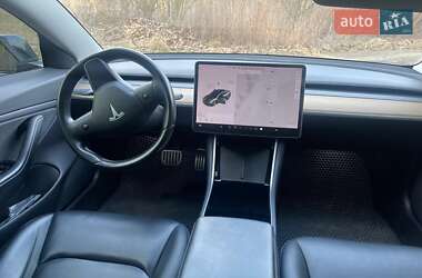 Седан Tesla Model 3 2019 в Львове