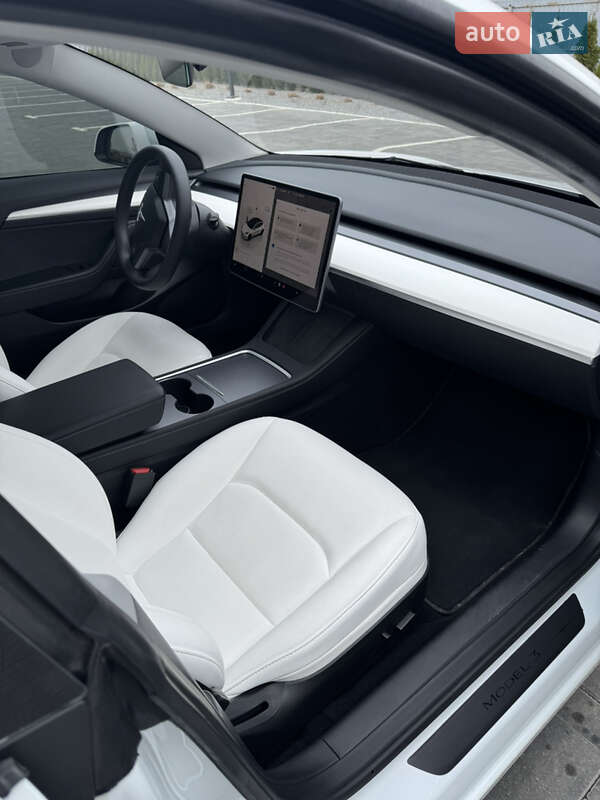 Седан Tesla Model 3 2023 в Луцьку