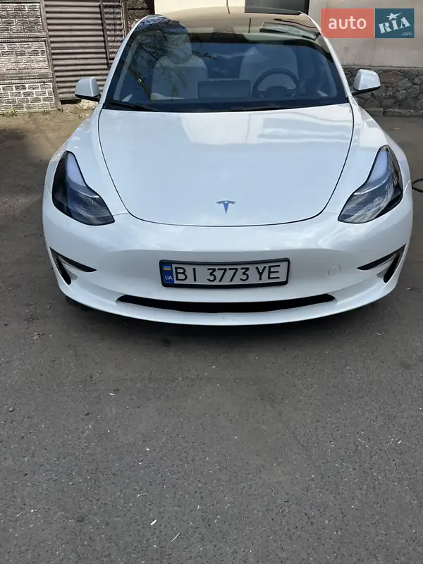 Седан Tesla Model 3 2022 в 