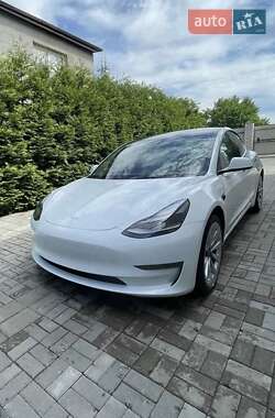 Седан Tesla Model 3 2022 в 