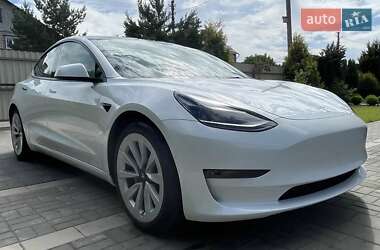 Седан Tesla Model 3 2022 в 