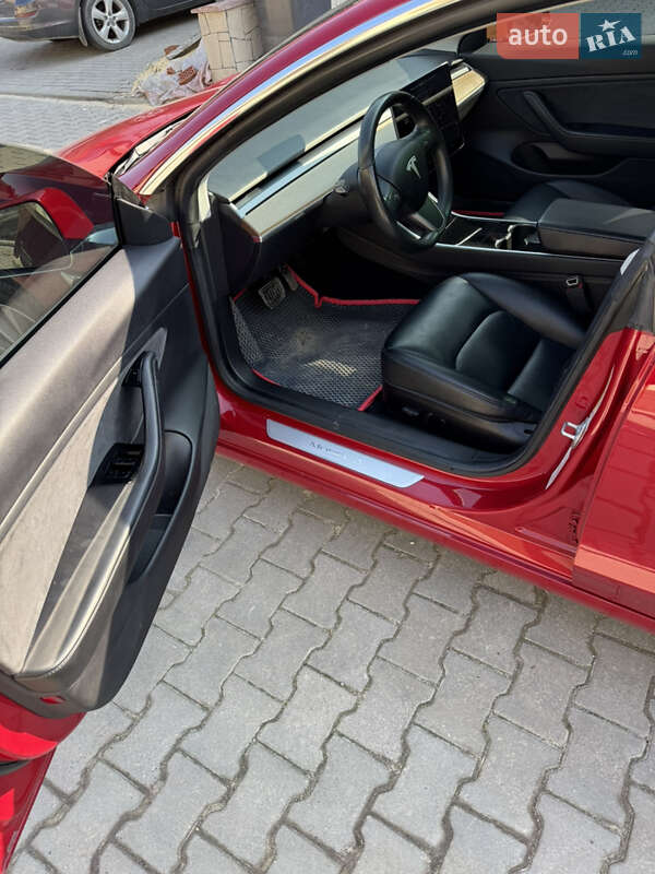 Седан Tesla Model 3 2019 в Тернополі
