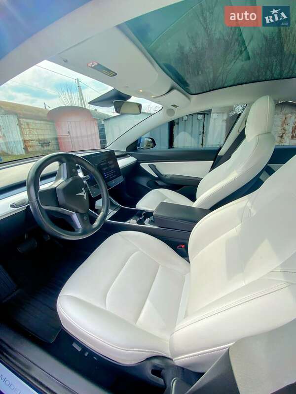 Седан Tesla Model 3 2018 в Киеве