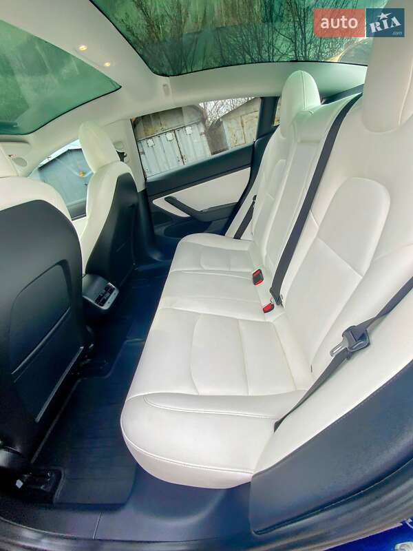 Седан Tesla Model 3 2018 в Киеве