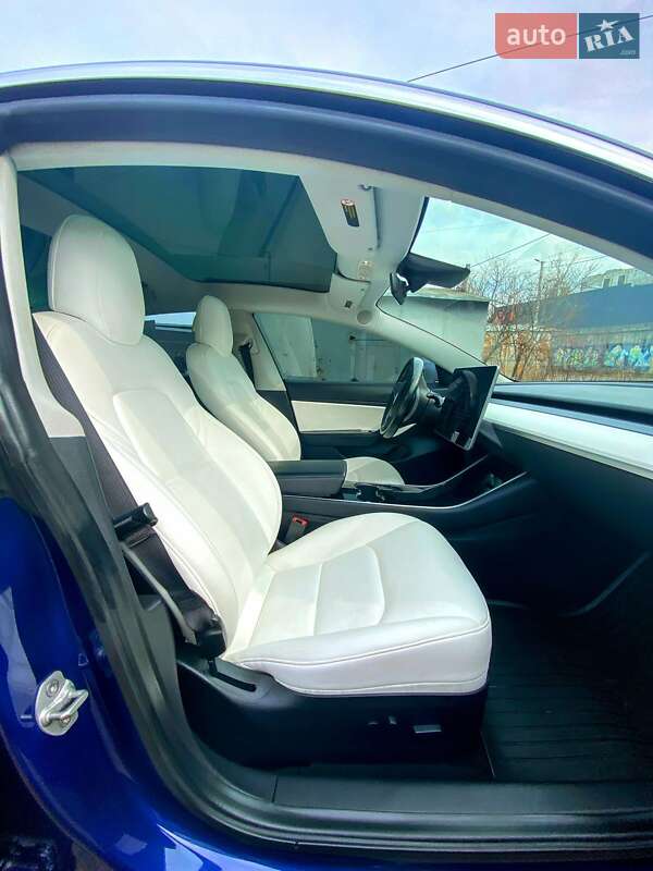Седан Tesla Model 3 2018 в Киеве