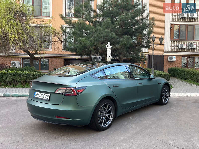 Седан Tesla Model 3 2023 в Одессе