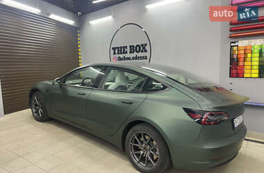 Седан Tesla Model 3 2023 в 