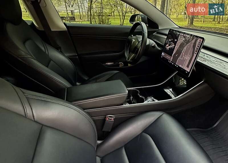 Седан Tesla Model 3 2023 в Вінниці