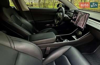 Седан Tesla Model 3 2023 в 