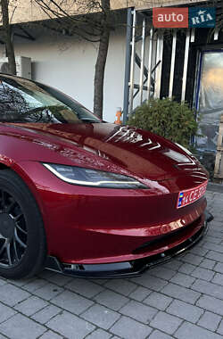 Седан Tesla Model 3 2024 в 