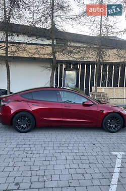 Седан Tesla Model 3 2024 в 