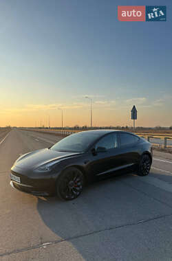 Седан Tesla Model 3 2023 в 