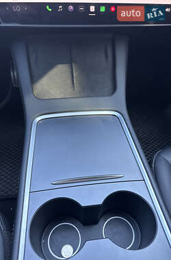 Седан Tesla Model 3 2023 в 