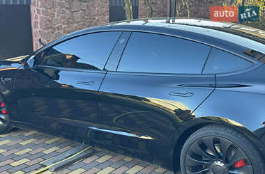 Седан Tesla Model 3 2023 в 