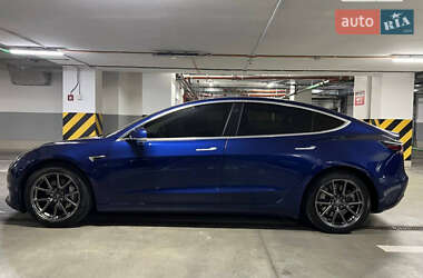 Седан Tesla Model 3 2020 в 