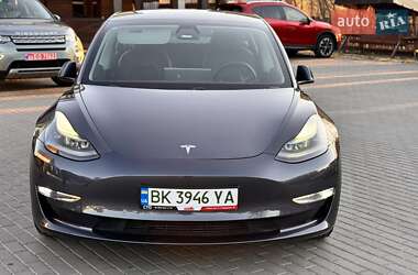 Седан Tesla Model 3 2021 в 