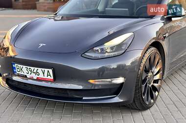 Седан Tesla Model 3 2021 в 