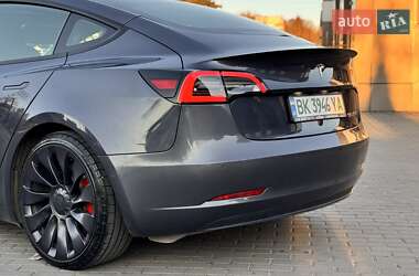 Седан Tesla Model 3 2021 в 