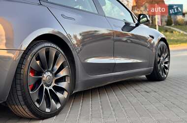 Седан Tesla Model 3 2021 в 