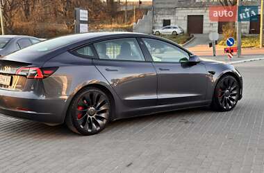 Седан Tesla Model 3 2021 в 
