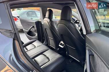 Седан Tesla Model 3 2021 в 