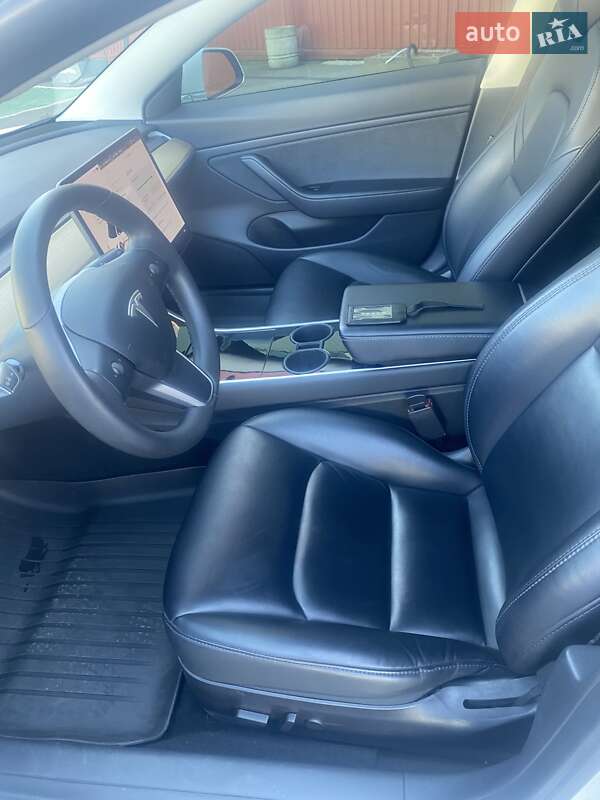 Седан Tesla Model 3 2020 в Кременчуге