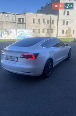 Седан Tesla Model 3 2020 в 