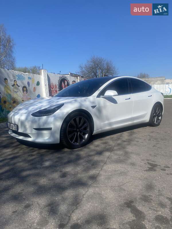 Седан Tesla Model 3 2020 в Кременчуге