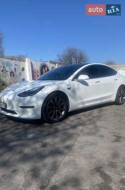 Седан Tesla Model 3 2020 в 