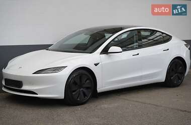 Седан Tesla Model 3 2024 в 