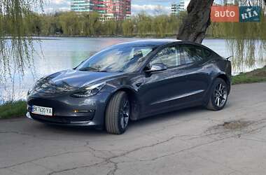 Седан Tesla Model 3 2022 в Ровно