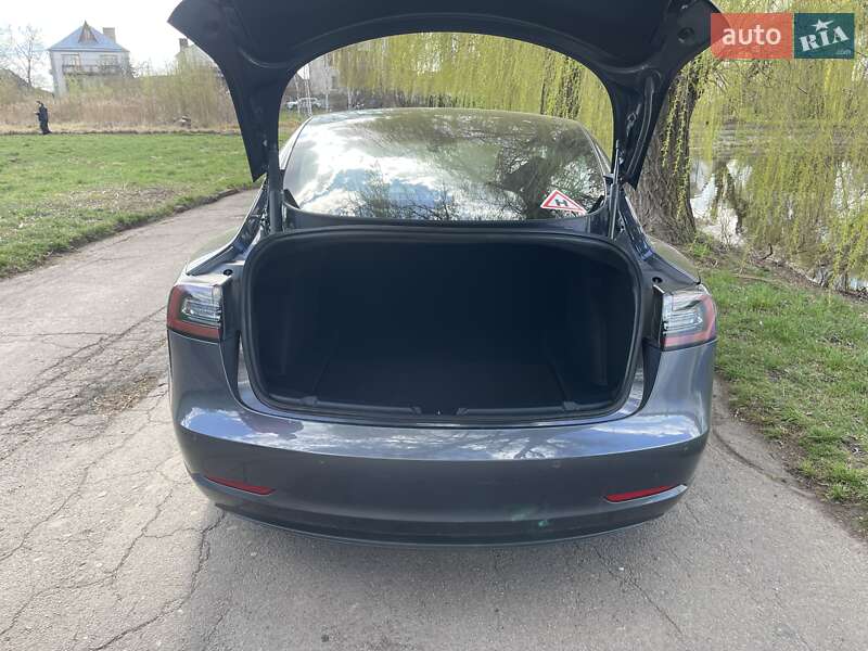 Седан Tesla Model 3 2022 в Ровно