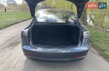 Седан Tesla Model 3 2022 в 
