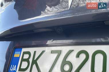 Седан Tesla Model 3 2022 в Ровно