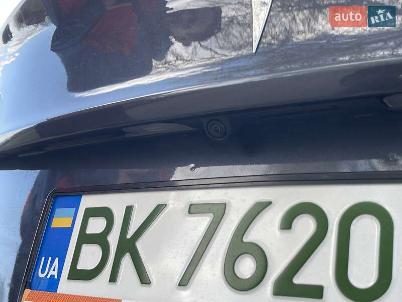 Седан Tesla Model 3 2022 в Ровно