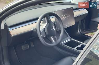 Седан Tesla Model 3 2022 в 