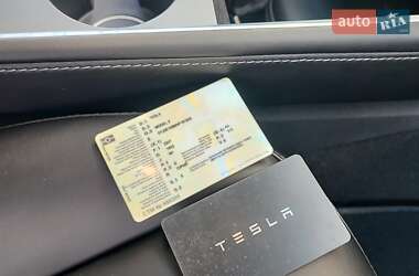 Седан Tesla Model 3 2022 в Ровно