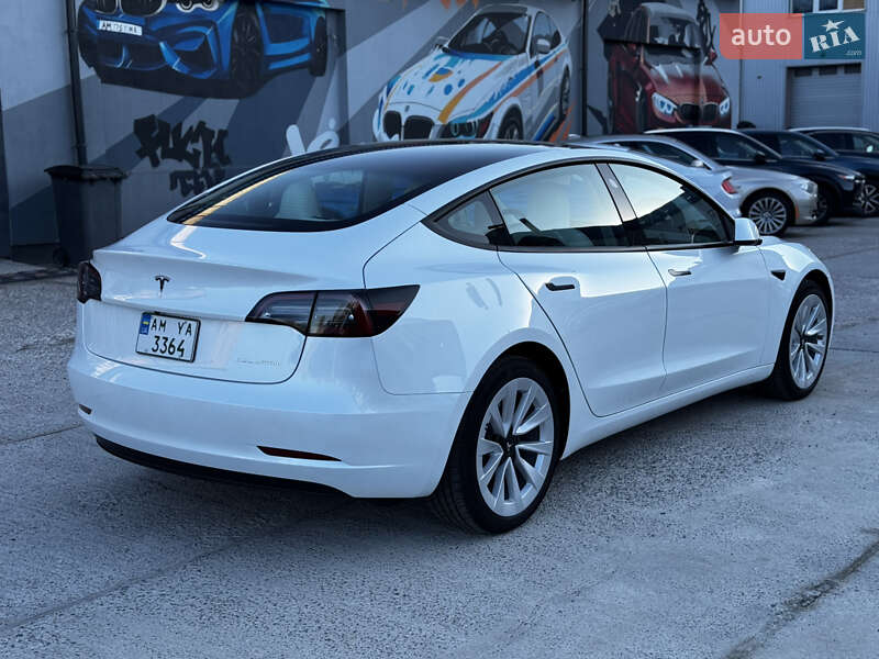 Седан Tesla Model 3 2023 в Житомирі